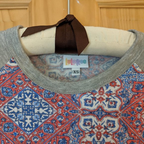 LuLaRoe Randy Tee XS - Picture 2 of 3